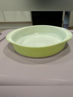 Vintage Pyrex Yellow Green Round Baking Dish